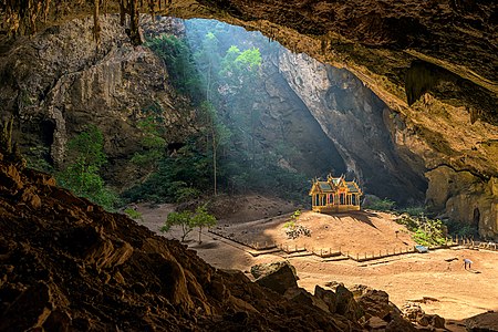 Kuninkaallinen paviljonki Phraya Nakhon -luolassa Thaimaassa