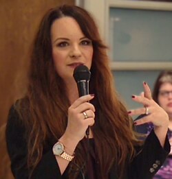 Actress Jenna von Oÿ