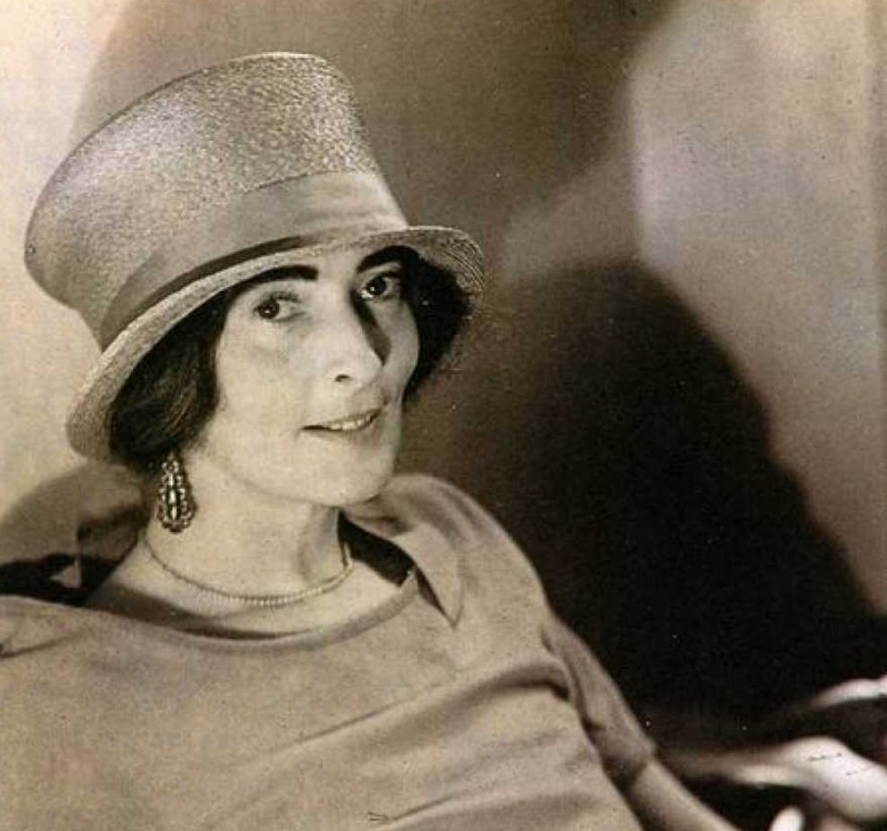 Mina Loy in top hat c. 1920