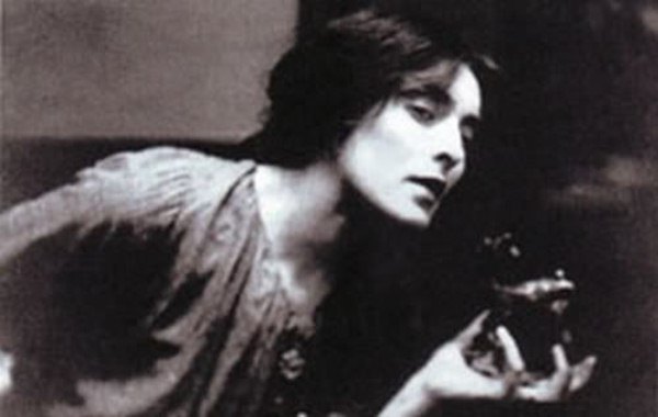 photo of Mina Loy holding figurine c. 1903