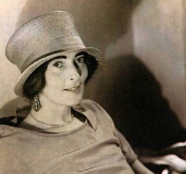 Mina Loy in top hat c. 1920
