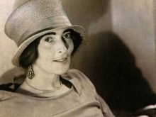 Mina Loy in top hat c. 1920