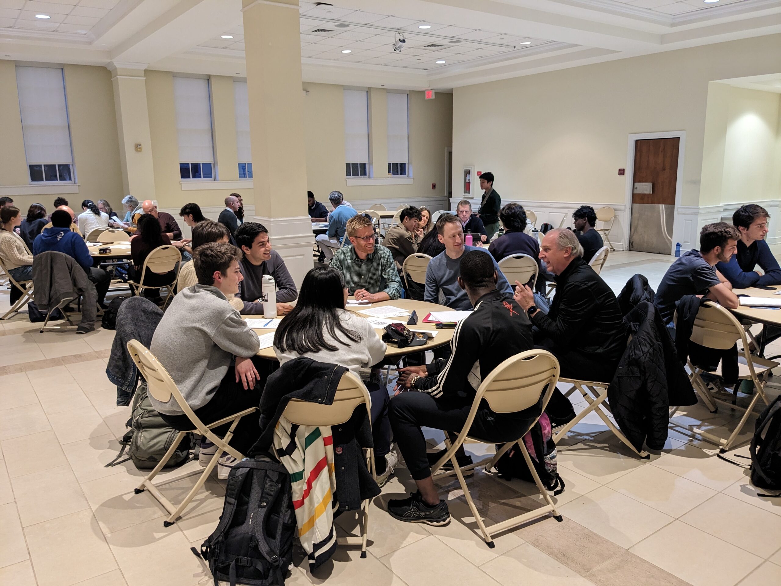Forum participants deliberate at round tables