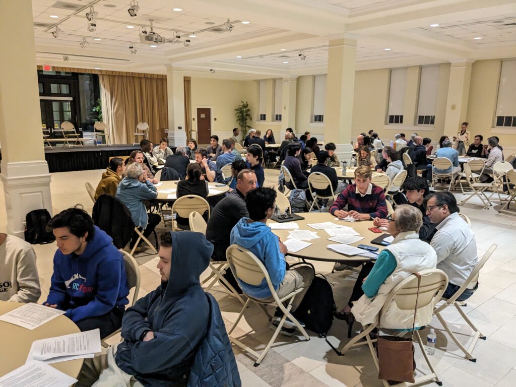 Forum participants deliberate at round tables