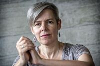 Rona Munro headshot