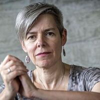 Rona Munro headshot