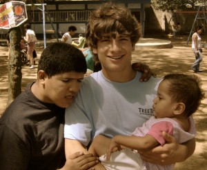 David Baker ’11 with children at Pajaritos Azul