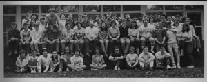 Members of the 1985 Emanon Eating House posing in front of their Patterson Court Residence