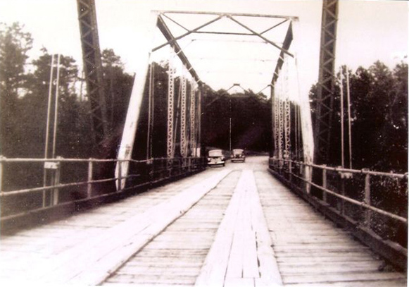 Photo of Old Beatties Ford bridge.