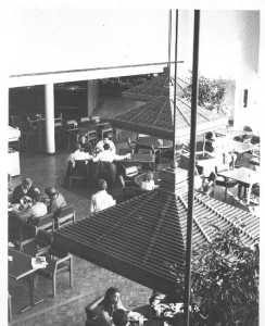 Students eating at Vail Commons 