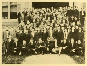 Class of 1919 as first year students gathered in front of the library.