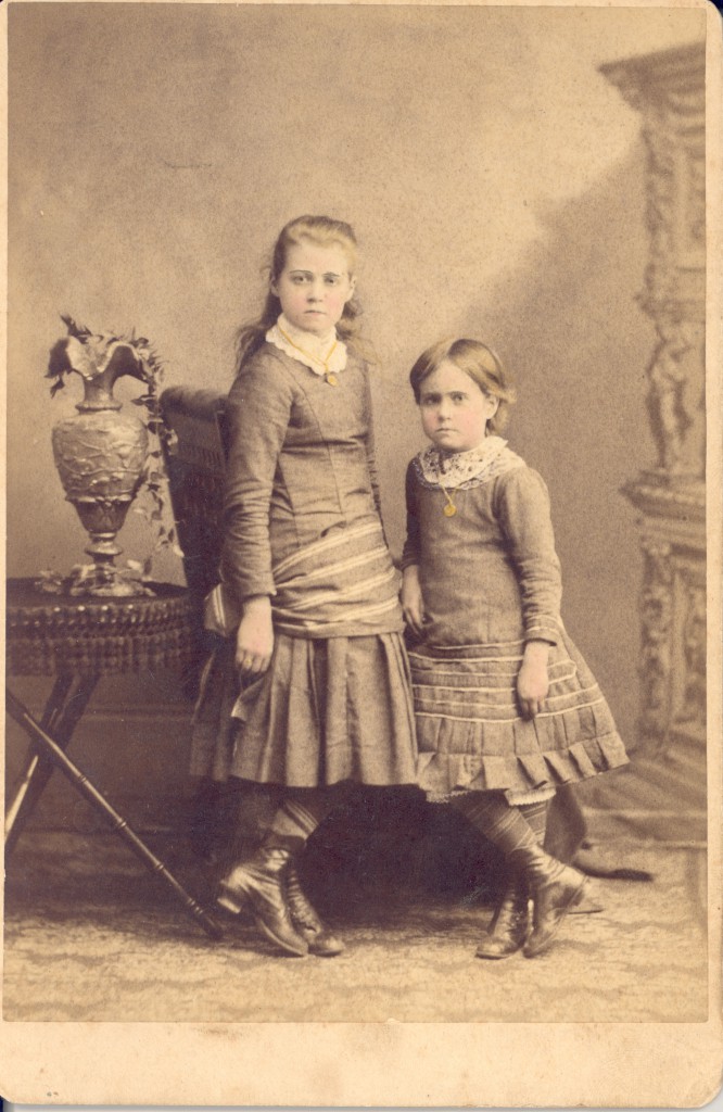 Jennie Vardell Rumple Martin as a child, with her sister Katherine Vardell Williamson.