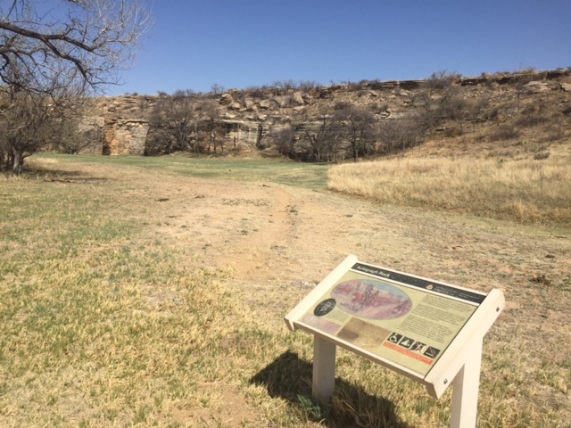 File:"Autograph Rock" wayside on trail (2d85f5bfd2a64230a6dd90f3d659b486).JPG