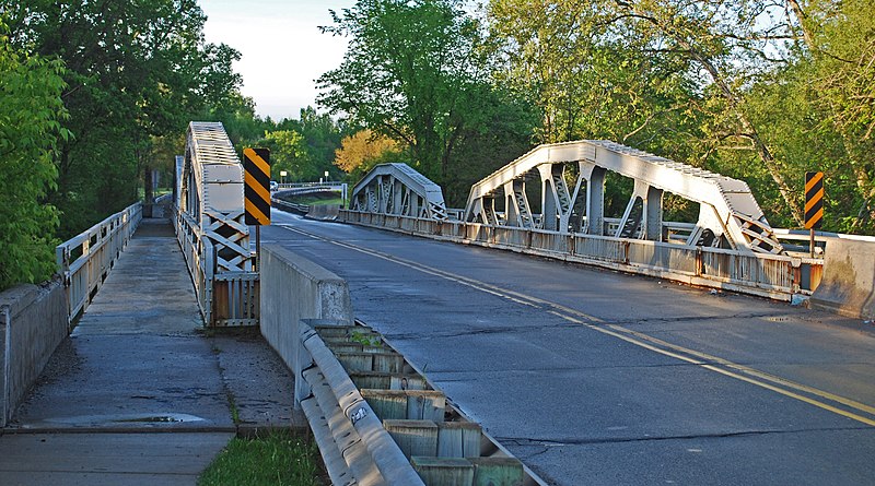 File:Waltz Road-Huron River Bridge New Boston MI.jpg