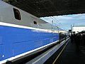 Rame de TGV Duplex Dasye numéro 746 stationnée en gare de Belfort - Montbéliard TGV. Au loin, le bâtiment voyageurs