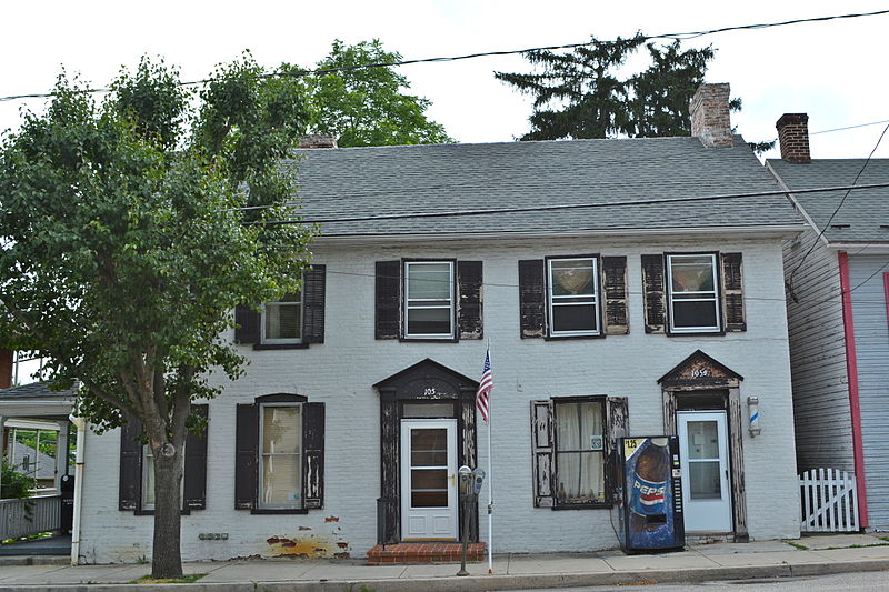 File:105 S Main, Mercersburg, FrankCo, PA.JPG