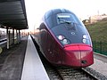 Rame de train à grande vitesse AGV d'Alstom, en livrée rouge NTV .Italo, stationnée en gare de Besançon Franche-Comté TGV