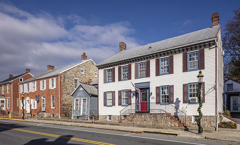File:101-113 E. Main St. Emmitsburg MD1.jpg