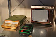 Selbstgebauter DDR-Rechner und Fernseher Junost 401BKassetenrecorder zur Datenspeicherung