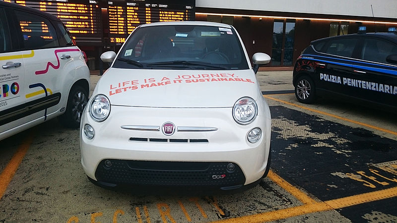File:" 15 - EXPO MILANO 2015 - Front view of 500e (FIAT).jpg