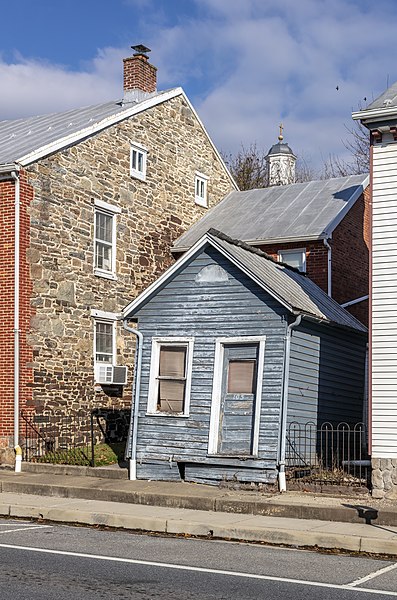 File:105 E. Main St. Emmitsburg MD2.jpg