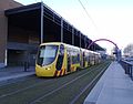 Station de tramway de Mulhouse "Nouveau Bassin" (ligne 2). Au premier plan la rame Citadis 302 numéro 2024 baptisée « Brunstatt »