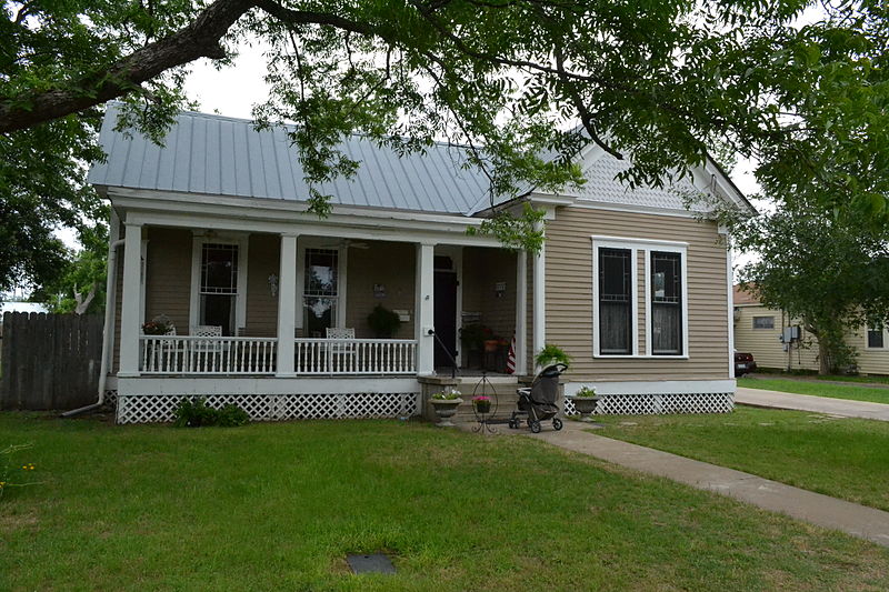 File:1105 Hill, Bastrop, Texas.JPG