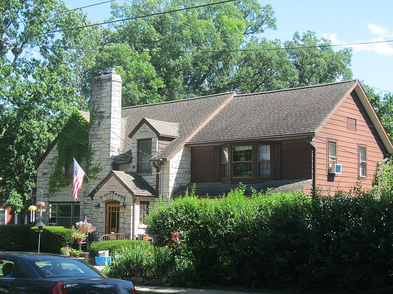 File:103 Grove Street, Evansville, WI.JPG